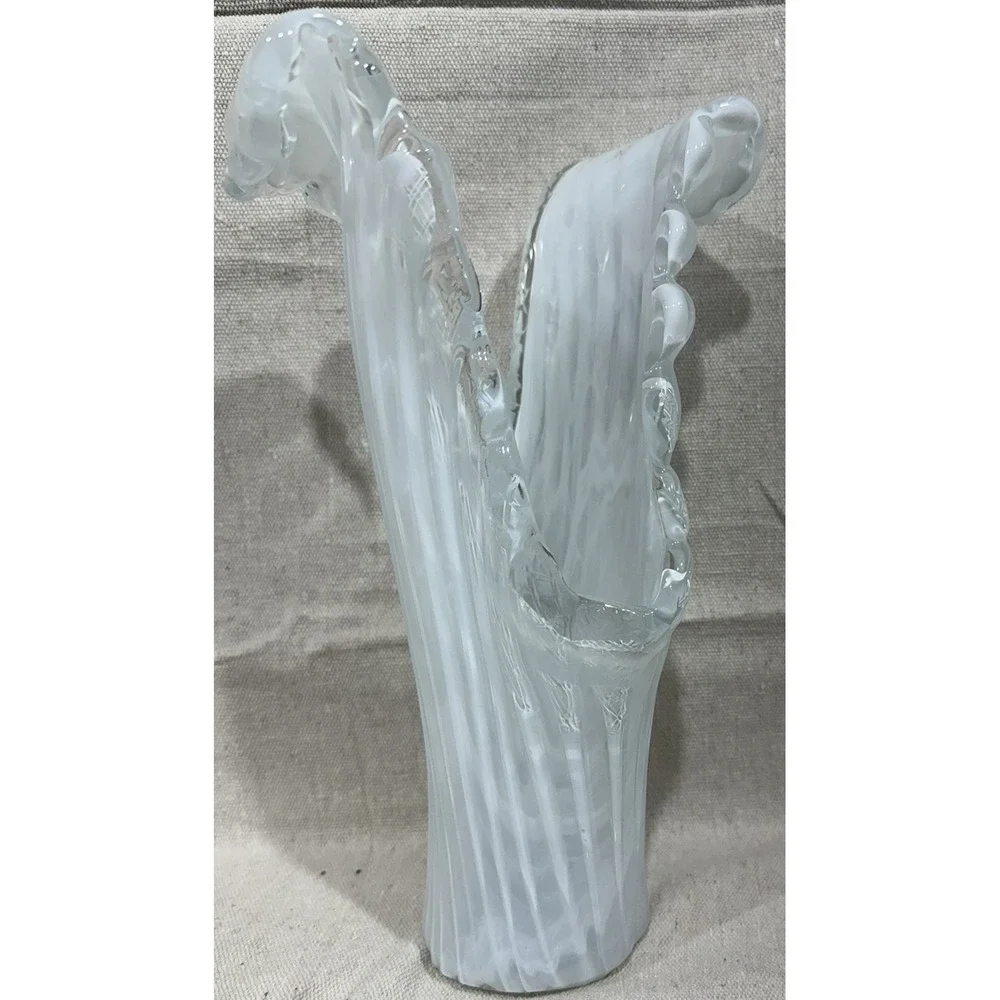 Vintage White Opalescent Hand Blown Glass Pulled Feather Art Vase 10.5